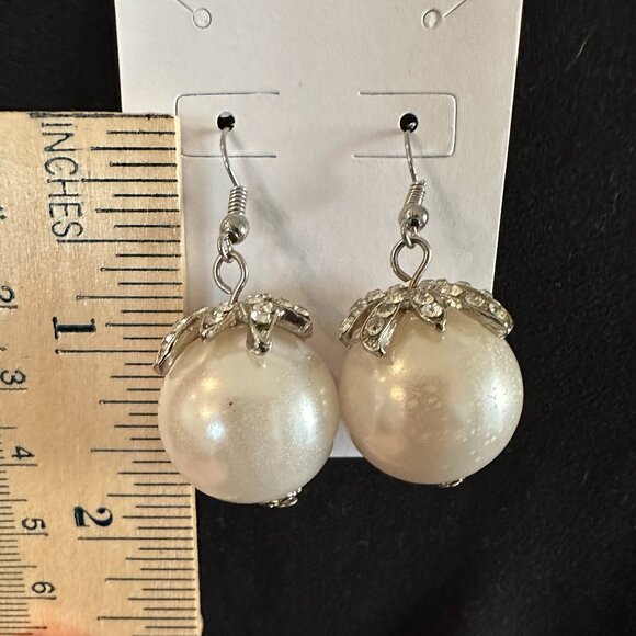 VINTAGE FAUX PEARL and RHINESTONE DANGLE EARRINGS - Picture 2 of 7